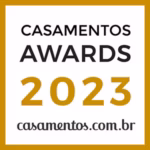Selo do Prêmio Casamentos Awards 2023 de Melhor Traje do Noivo conquistado pela Ternos Curitiba.